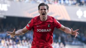 Die Spieler des SC Freiburg bejubeln ein Tor im Europa-League-Spiel gegen Celta Vigo