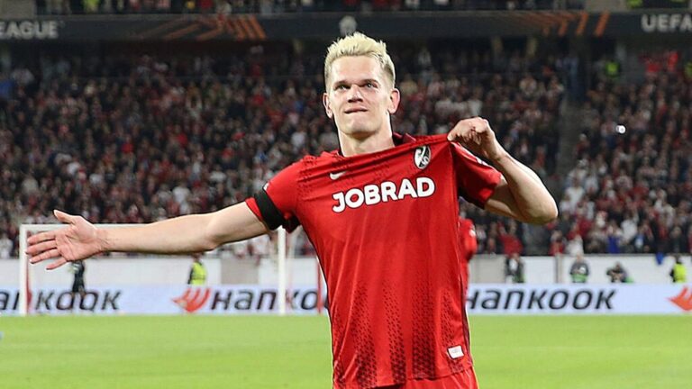 Matthias Ginter vom SC Freiburg jubelt nach seinem Tor gegen RC Celta in der Europa League