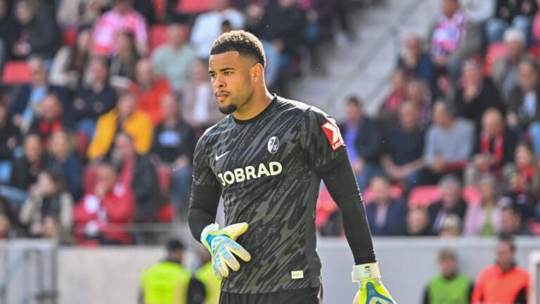 Spieler des SC Freiburg jubeln bei einem Spiel in der Europa League