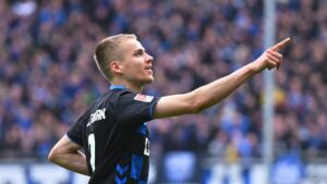 Stürmer Filip Bilbija vom SC Paderborn bejubelt eines seiner vier Tore im Zweitliga-Spiel gegen den 1. FC Magdeburg.
