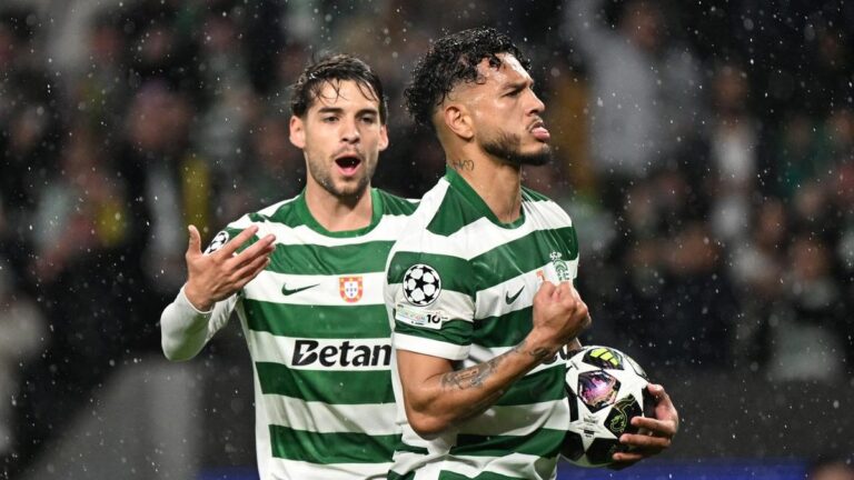 Spieler von Sporting Lissabon jubeln nach einem Tor im Stadion