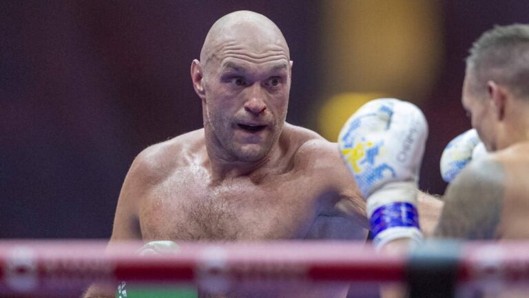 Tyson Fury schaut fokussiert vor einem Boxkampf im Schwergewicht