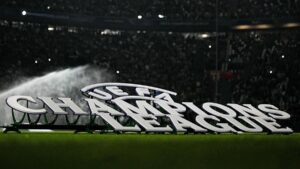 Spieler von Bayern München jubeln auf dem Platz im Champions-League-Spiel gegen Paris Saint-Germain.