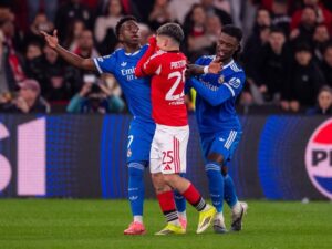 Gianluca Prestianni von Benfica Lissabon im Trikot während eines Fußballspiels auf dem Rasen
