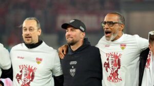 Spieler des VfB Stuttgart bejubeln den Einzug in das DFB-Pokalfinale
