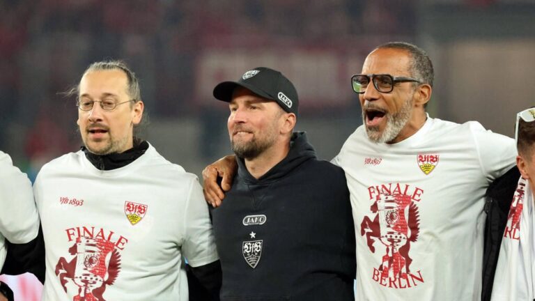 Spieler des VfB Stuttgart bejubeln den Einzug in das DFB-Pokalfinale