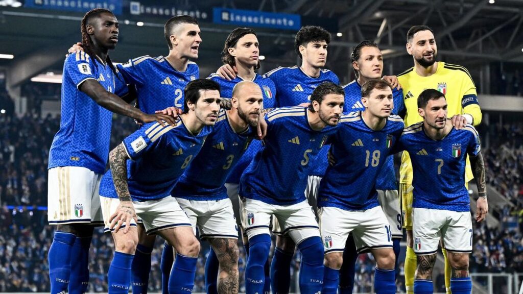 Die Nationalspieler von Italien blicken enttäuscht nach ihrem Aus in der WM-Qualifikation