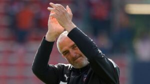 Enttäuschte Spieler des 1. FC Heidenheim nach dem besiegelten Abstieg aus der Bundesliga gegen Mainz 05