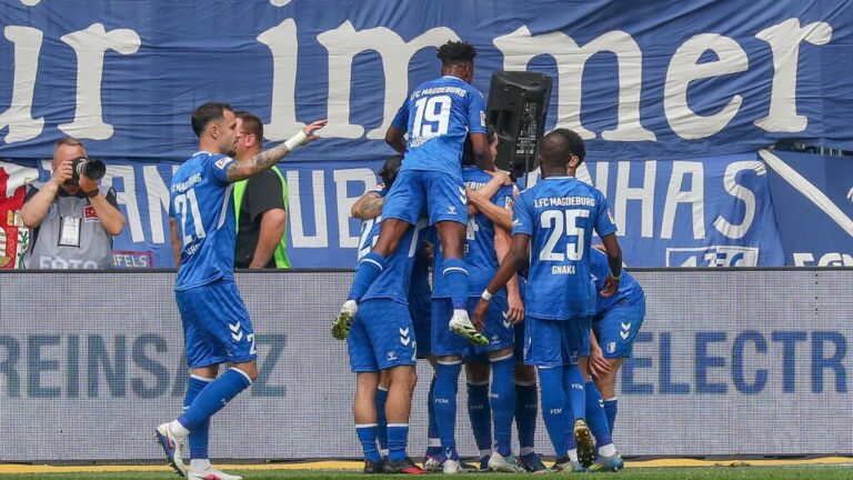 Laurin Ulrich vom 1. FC Magdeburg jubelt über seinen Siegtreffer im Zweitligaspiel gegen Hertha BSC.