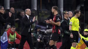 Enttäuschter Trainer Massimiliano Allegri gestikuliert am Spielfeldrand beim AC Mailand