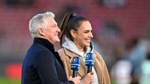 Bastian Schweinsteiger und Esther Sedlaczek als ARD-Experten im Stadion bei der Fußball-WM 2026
