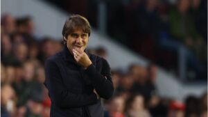Trainer Antonio Conte gestikuliert an der Seitenlinie während eines Serie-A-Spiels