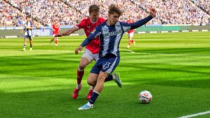 Kennet Eichhorn im Trikot von Hertha BSC während eines Zweitliga-Spiels.