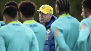 Nationaltrainer Carlo Ancelotti im Trainingsanzug der brasilianischen Nationalmannschaft