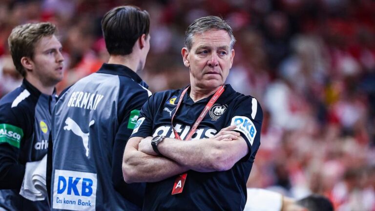 Mathias Gidsel wirft auf das Tor der deutschen Handball-Nationalmannschaft beim Testspiel in Kopenhagen