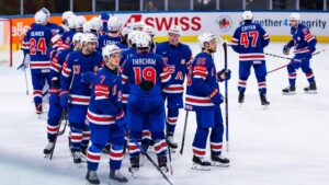 Enttäuschter deutscher Eishockey-Nationalspieler auf dem Eis bei der WM in der Schweiz