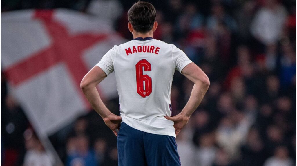 Harry Maguire im Trikot der englischen Nationalmannschaft mit enttäuschtem Gesichtsausdruck