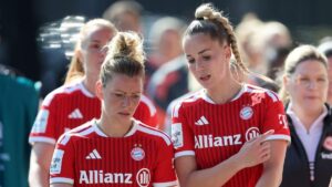 FC Bayern Frauen beim Aufwärmen vor dem DFB-Pokalfinale in Köln