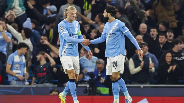 Josko Gvardiol im Trikot von Manchester City auf dem Spielfeld