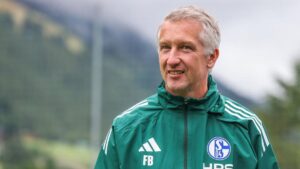 Sportvorstand Frank Baumann vom FC Schalke 04 im Stadion