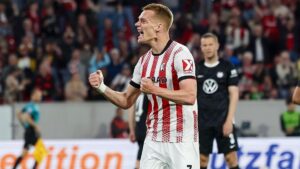 Philipp Lienhart bejubelt seinen Kopfballtreffer für den SC Freiburg
