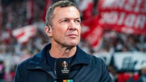 Manuel Neuer und Julian Nagelsmann im Gespräch bei der deutschen Nationalmannschaft