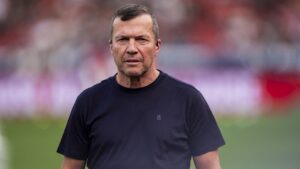 TV-Experte Lothar Matthäus im Gespräch vor dem Champions-League-Spiel des FC Bayern München