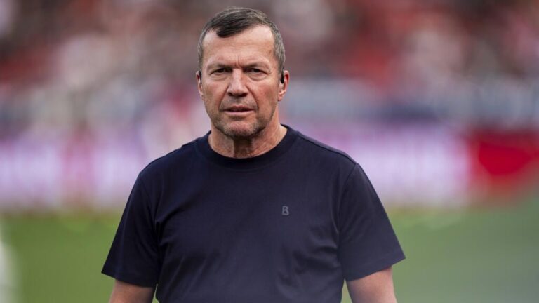 TV-Experte Lothar Matthäus im Gespräch vor dem Champions-League-Spiel des FC Bayern München
