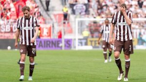 Phillip Tietz von Mainz 05 bejubelt sein Tor gegen den FC St. Pauli im Millerntor-Stadion