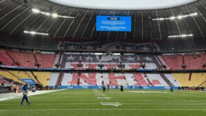Amon-Ra St. Brown von den Detroit Lions fängt einen Pass im NFL-Spiel