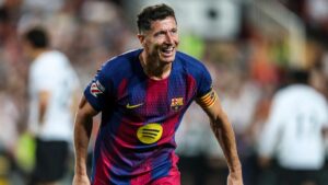 Robert Lewandowski bejubelt im Trikot des FC Barcelona sein letztes Tor