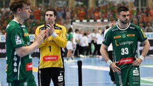 Enttäuschter Handballer des SC DHfK Leipzig nach der Niederlage gegen MT Melsungen