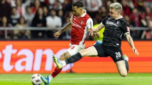 Die Mannschaft des SC Freiburg bedankt sich nach einem Spiel bei den Fans im Europa-Park Stadion