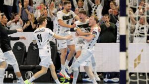 Jubelnde Spieler des THW Kiel nach dem Einzug in das Final Four der European League