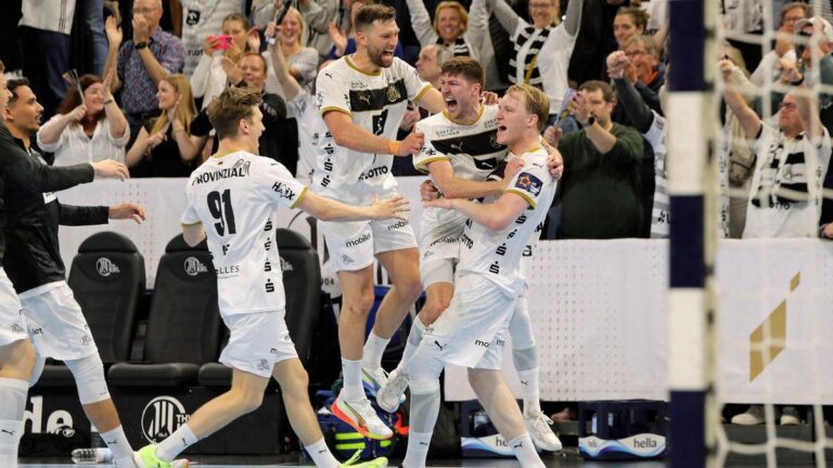 Jubelnde Spieler des THW Kiel nach dem Einzug in das Final Four der European League