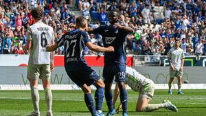 Bazoumana Touré von der TSG Hoffenheim bejubelt seinen wichtigen Siegtreffer gegen Werder Bremen