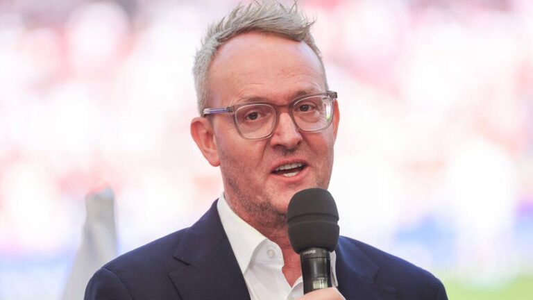 VfB-Vorstandschef Alexander Wehrle und Trainer Sebastian Hoeneß vor einem wichtigen Spiel