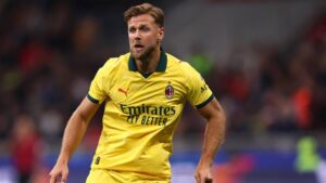 Niclas Füllkrug im Trikot von Werder Bremen jubelt auf dem Spielfeld