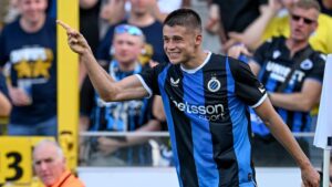 U21-Nationalspieler Nicolò Tresoldi im Trikot des FC Brügge beim Torjubel auf dem Spielfeld