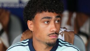 Nathaniel Brown im Trikot der deutschen Nationalmannschaft mit schmerzverzerrtem Gesicht auf dem Spielfeld