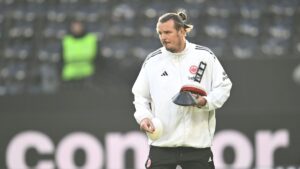 Adi Hütter und Alexander Meier nebeneinander im Trainingsanzug von Eintracht Frankfurt