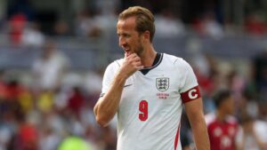 Harry Kane im Trikot der englischen Nationalmannschaft beim WM-Spiel auf dem Rasen