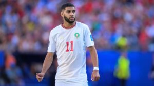 Ismael Saibari im Trikot der PSV Eindhoven dribbelt mit dem Ball