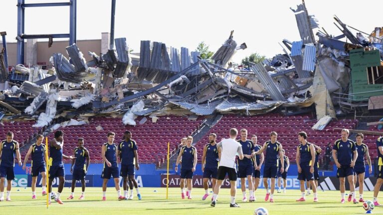 Kylian Mbappé schaut nachdenklich auf dem Spielfeld während der WM 2026