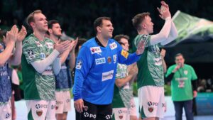 Handball-Torwart Dejan Milosavljev im Trikot der Füchse Berlin in Aktion auf dem Spielfeld