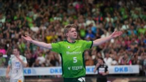 Jubelnde Spieler der HSG Wetzlar nach dem gesicherten Klassenerhalt in der Handball-Bundesliga