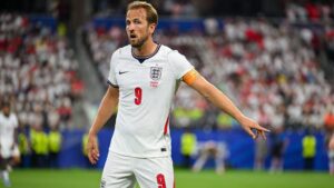 Harry Kane im Trikot der englischen Nationalmannschaft jubelt über ein Tor bei der Weltmeisterschaft.