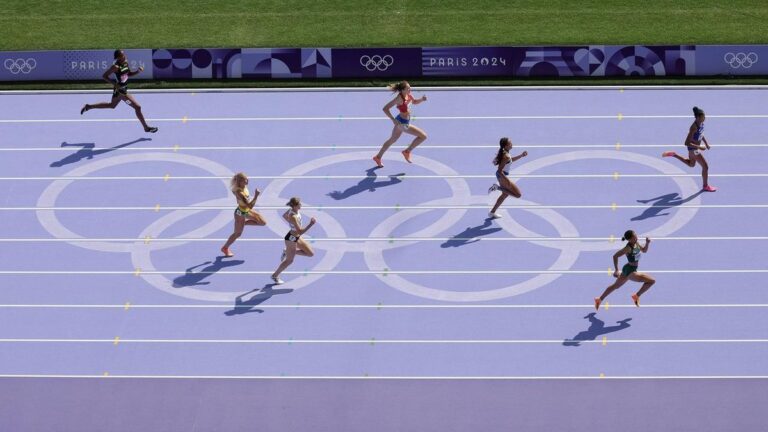 Die olympischen Ringe als Symbol für den historischen IOC-Beschluss zur Bezahlung aller Athleten bei den Spielen.