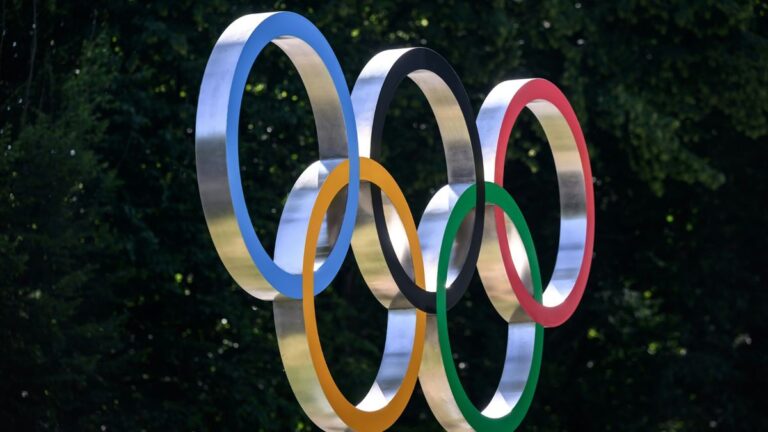 IOC-Präsidentin Kirsty Coventry spricht auf der Vollversammlung in Lausanne über die Vergabe der Olympischen Spiele