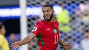 Ismael Saibari im Trikot der marokkanischen Nationalmannschaft auf dem Spielfeld während der Weltmeisterschaft